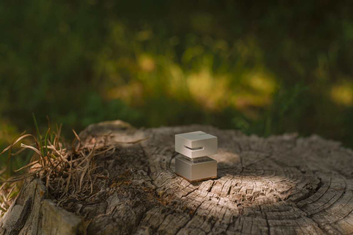 じくこま tweet media