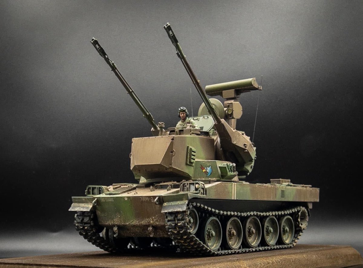 zhukov偽)@合同展示会の作品がんばる tweet media