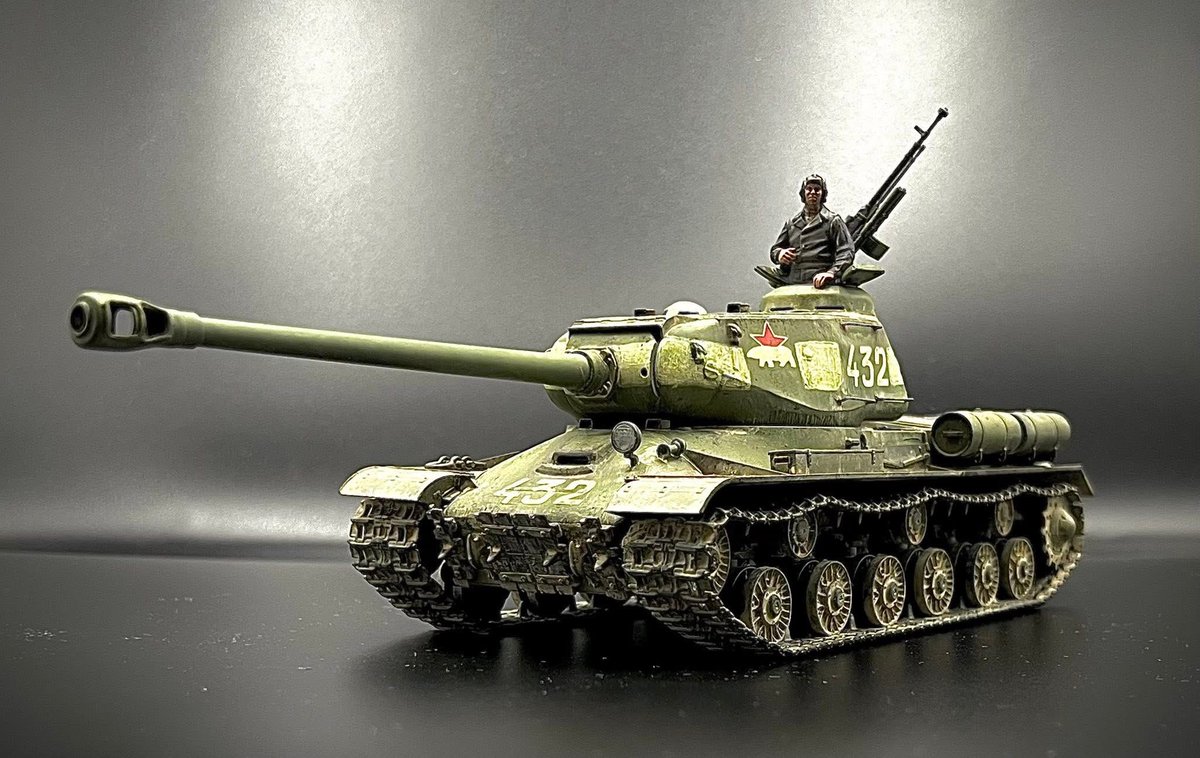 zhukov偽)@合同展示会の作品がんばる tweet media