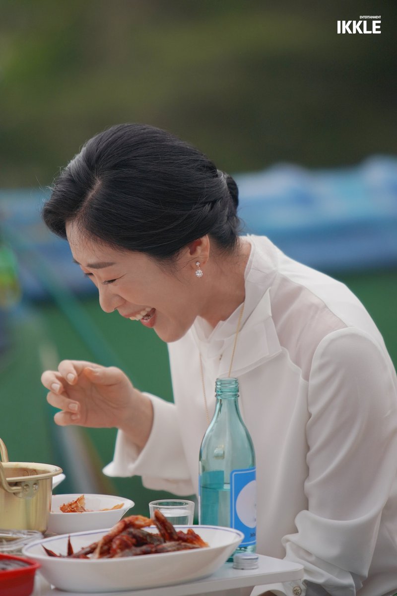 아니 백지원 생카가 열린대여 미쳤다
근데 안간다고?
울지원이 이케 이쁜데? 귀여운뎅? 깜찍한데? 멋진데? 
더군다나 대박적으러 30주년인데???????
안온다구....?🧐 말도안돼
서울에서 만나 우리☺️
#백지원 #BAIKJIWON
#서른_해의_기록_오늘 #Happy_JIWON_Day