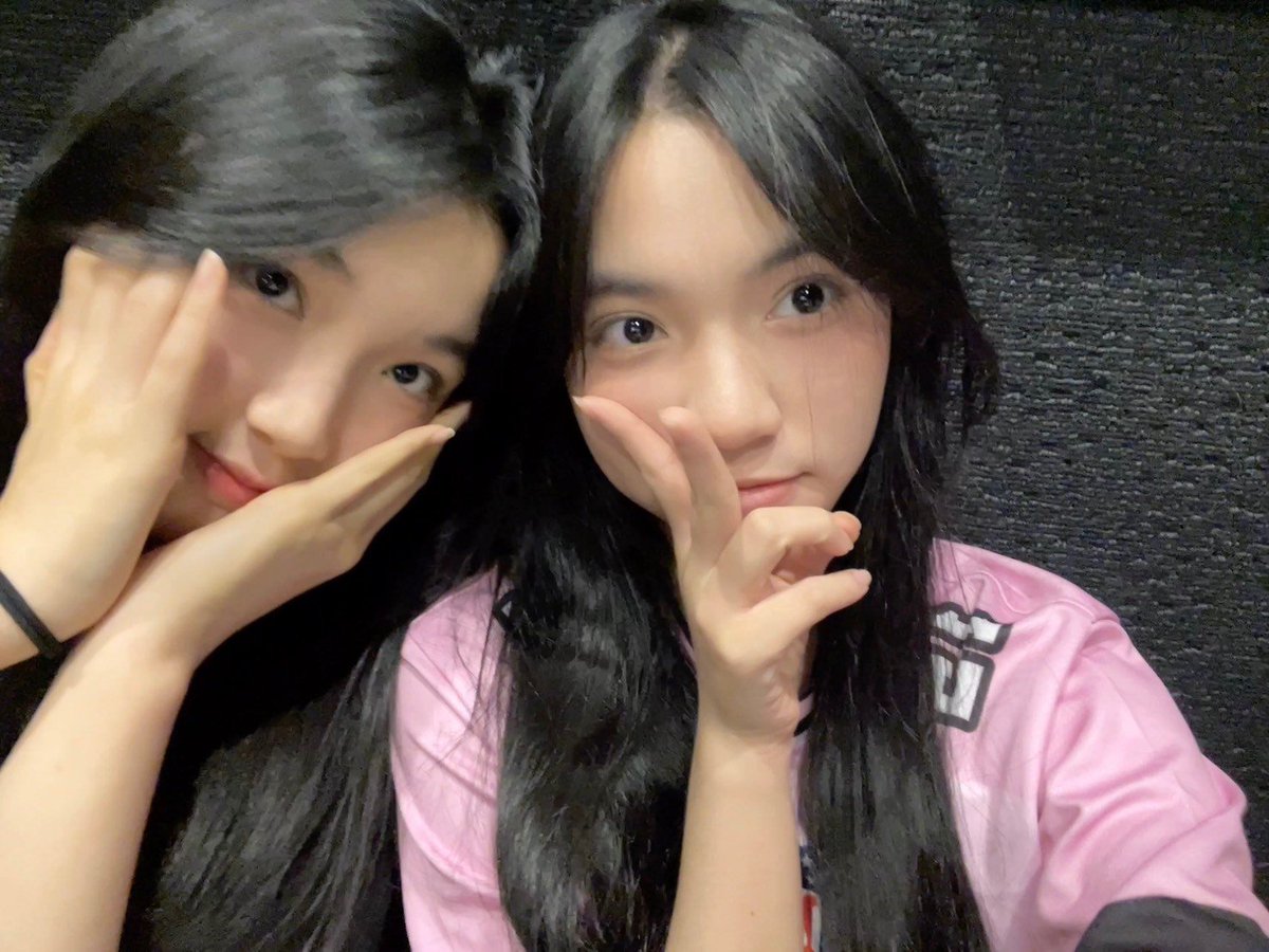 aloyyy☀️ tweet media