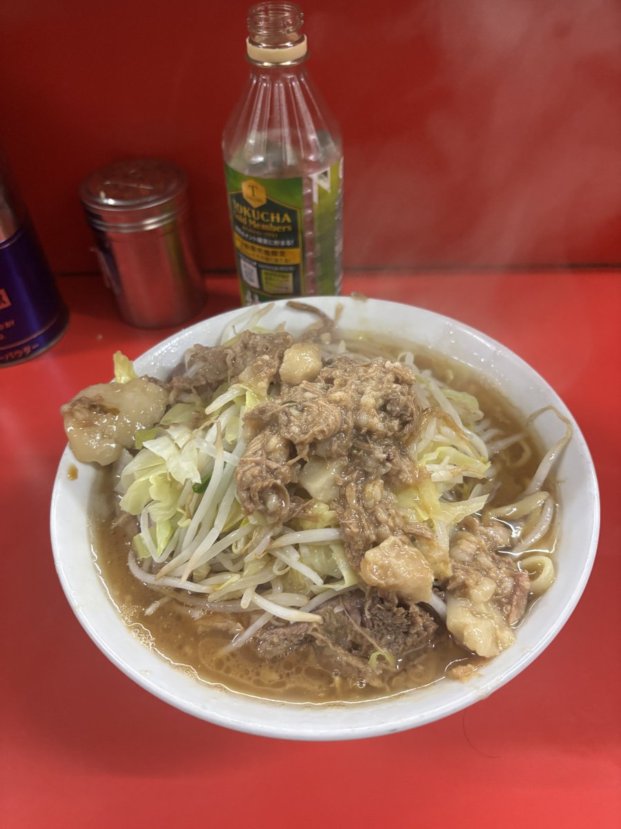 kkj_0308's tweet photo. ラーメン二郎 松戸駅前店

一橋と神田神保町の騒がれてるポストは、たいてい二郎に行ったことない部外者が騒いでるけど、ごちゃごちゃ言う前に二郎を一回食べに行け。話はそれから。 https://t.co/Ed6a95vZhy