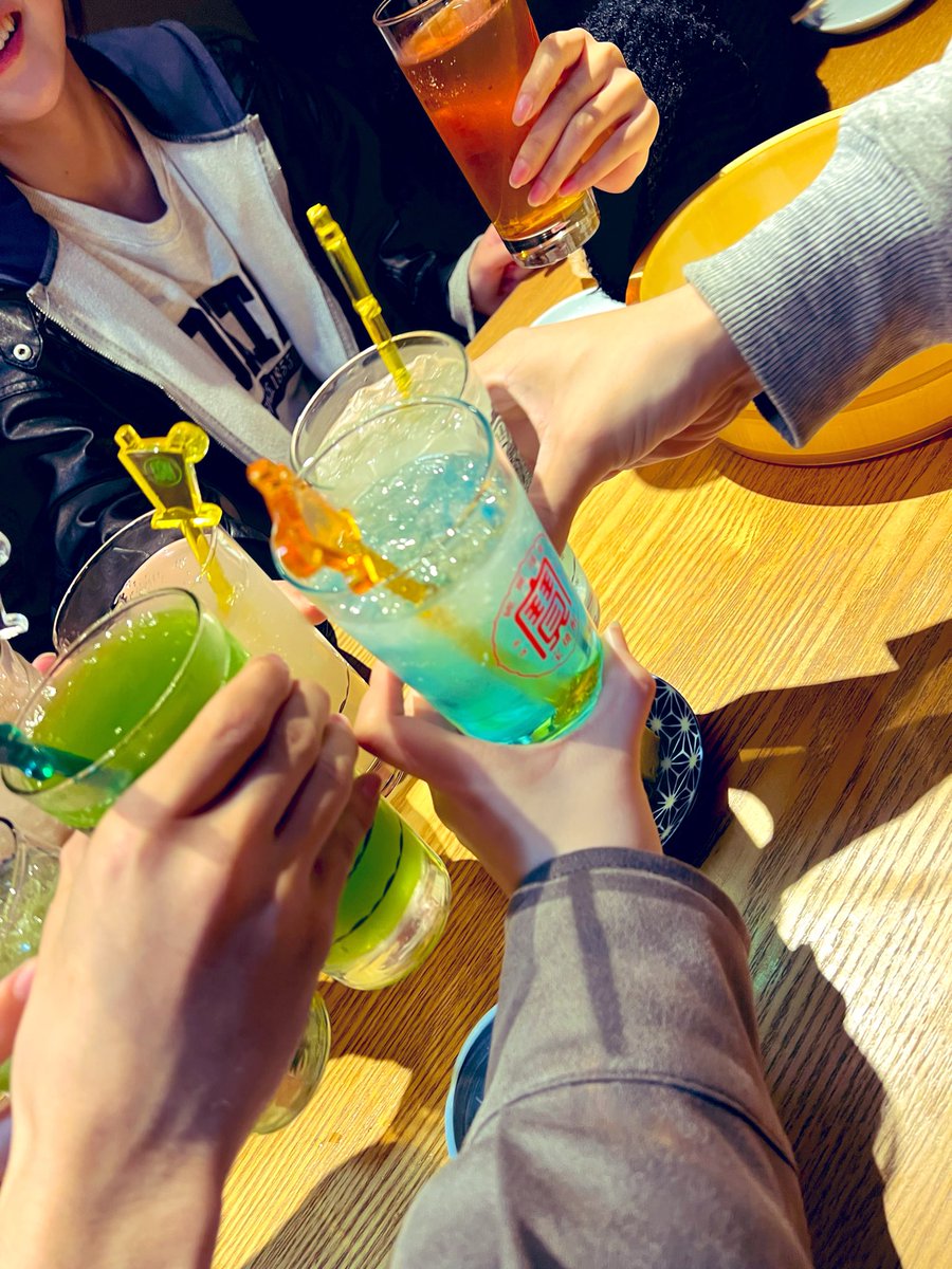 Wao_Reina_chan's tweet photo. おつかれ〜！🍻🍻🍻
 #SysHack https://t.co/kRC6CpOsuv