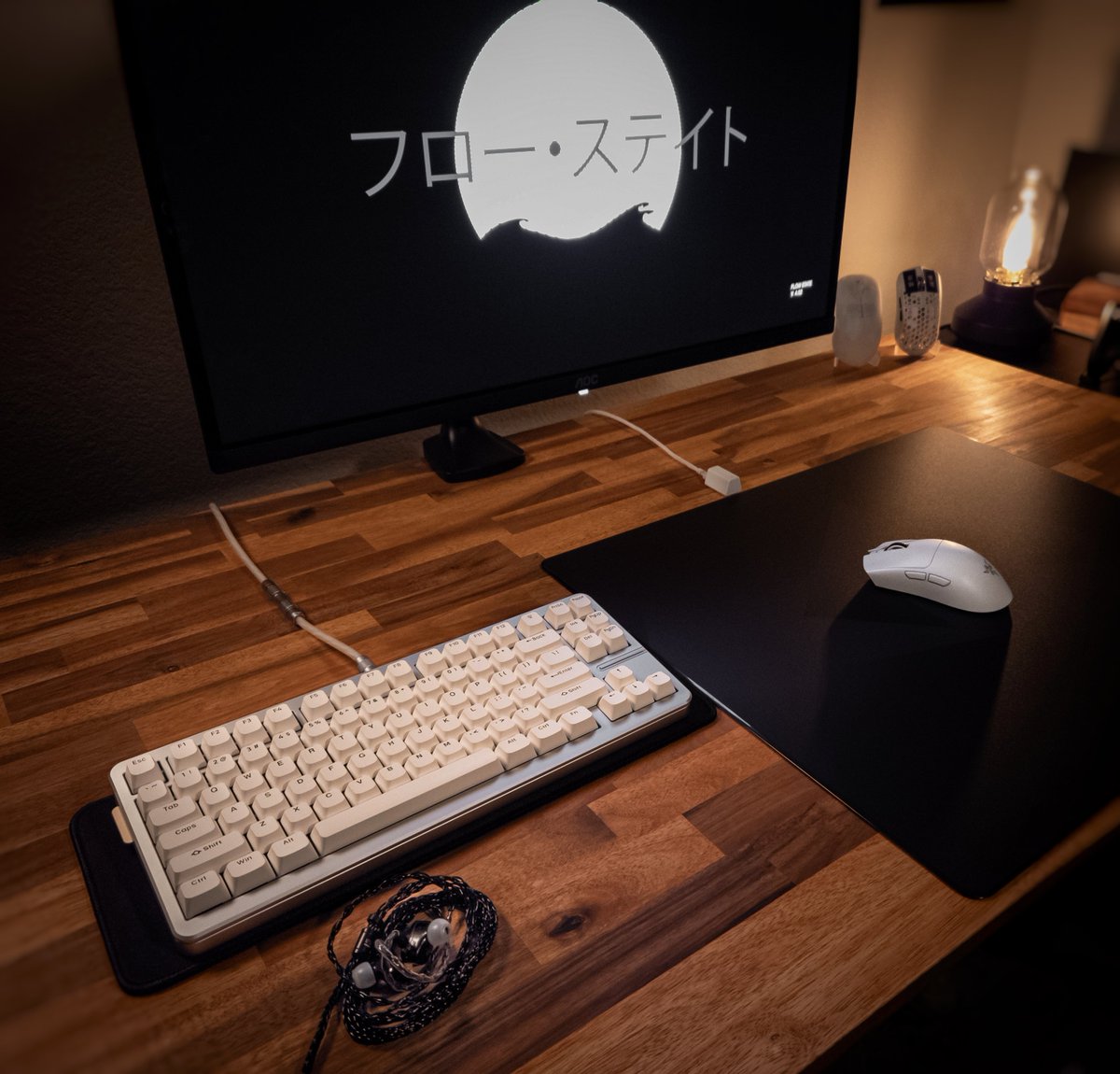 Yoozy0912's tweet photo. This week's setup. Almost there! Happy April fools Day out there, keep your head down. Stay sharp.
#desksetups https://t.co/4BPCK6lCeE