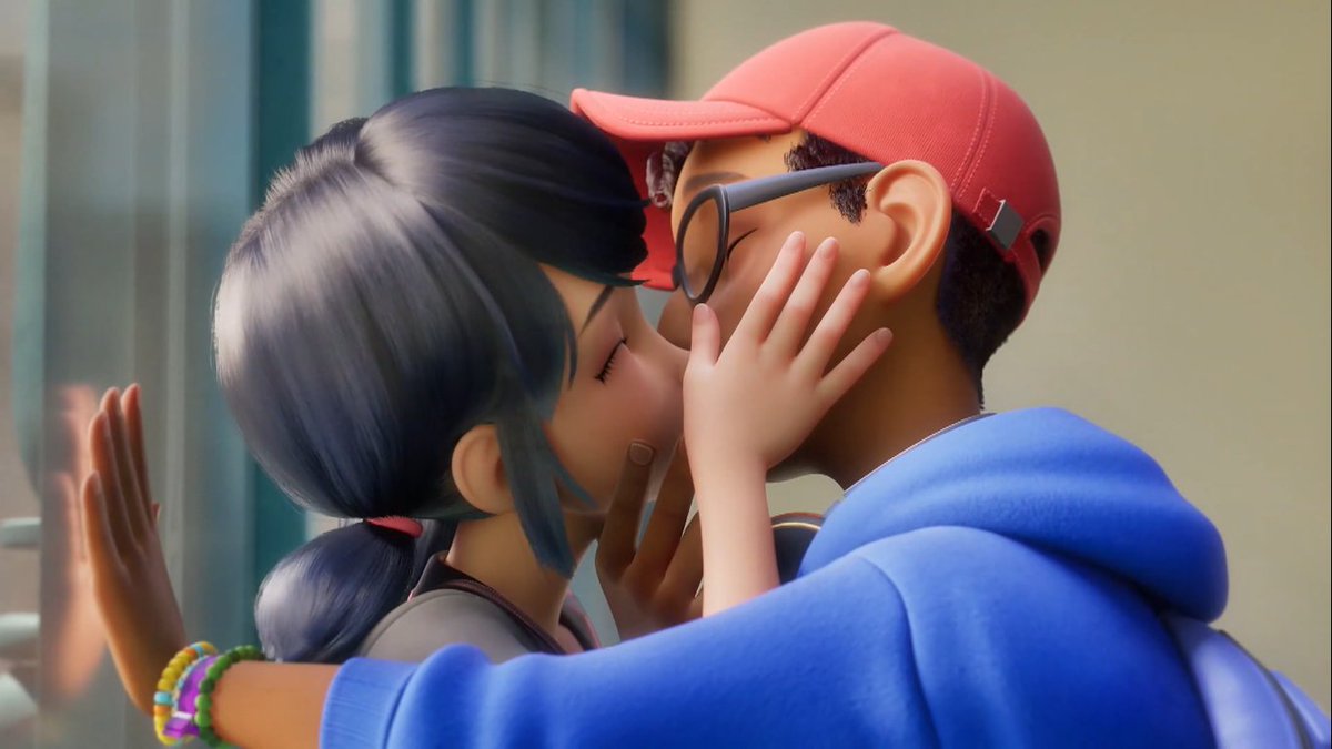 swiftaculous__'s tweet photo. Este momento, ESTE MOMENTO ES NOVELA D: (Esto irá en el hilo, así que bueno, no se sorprendan si luego ven copy y paste jsjsjs)

Adrien sale de la clase de esgrima y VE A MARI Y NINO BESANDOSE.

#MLBS6Spoilers https://t.co/wsH8CicDHJ