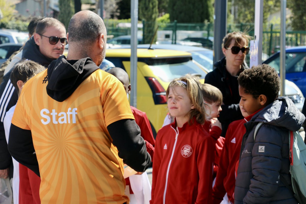 OrangePACA's tweet photo. Lancement de #ForGoodConnections @marseille avec l’AS Rognac ! ⚽✨

Un après-midi sportive pour lutter contre le cyberharcèlement et sensibiliser au temps d’écran.

Unis par le sport pour un monde digital plus sûr 🤝🌐 https://t.co/USYJNtRoRC