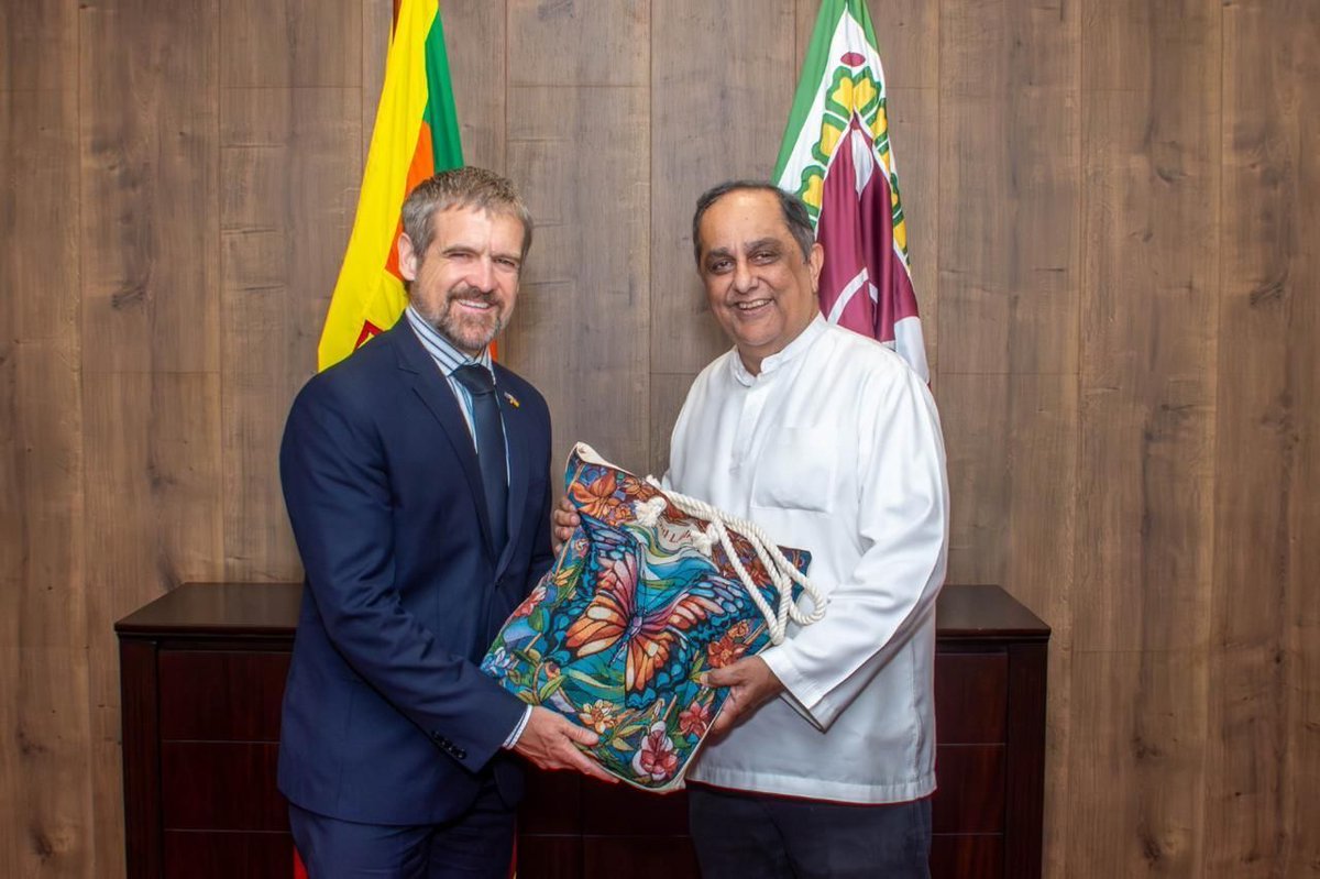 Met the Australian High Commissioner to discuss Western Province priorities business liberalisation, digitalisation, and tourism.
We explored boosting trade and investment, including agri-processing, Port City trading and mining. Committed to stronger bilateral ties.