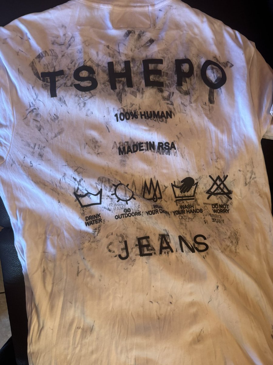 khggqa's tweet photo. @TshepoJeans I have a complaint.this is only the 2nd time I am washing it and it came out like this https://t.co/0JDiwlP9PV