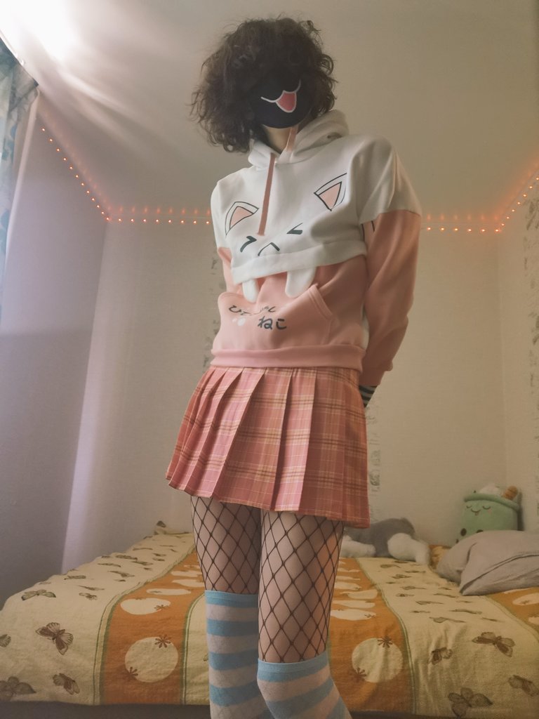 28Merk's tweet photo. Hey i know this hoodie is small for me but it's too cute not to wear qwq

It's hard to be a tall femboy in general TvT https://t.co/UUAUax6fjH