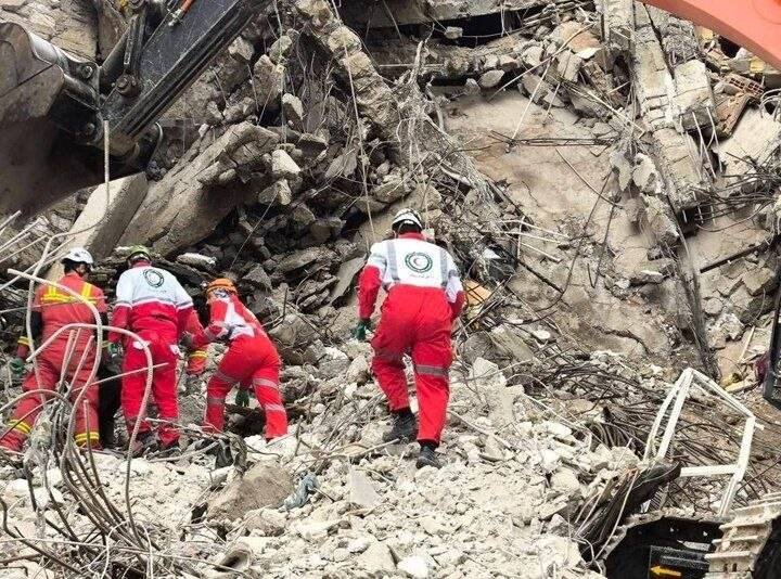 itsalireza_akb's tweet photo. The Iranian Red Crescent Society:

Over 115,000 civilian units have been damaged or destroyed in the recent attacks, with a significant portion in Tehran province. The figures highlight extensive damage to residential, medical, educational, and even emergency service facilities. https://t.co/eRLjUJ9ecb