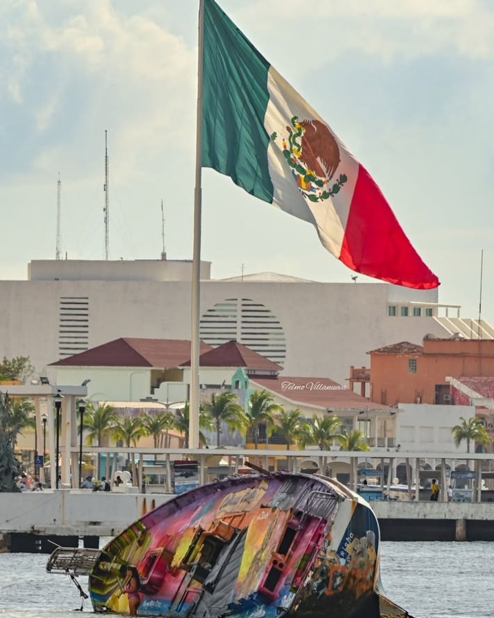 ❤️ No April Fools' Day jokes here, we're all about celebrating the Mexican flag flying high✨ 
.
.
#CozumelVacation #CozumelDiving #VisitCozumel #CozumelRental #CozumelAirbnb