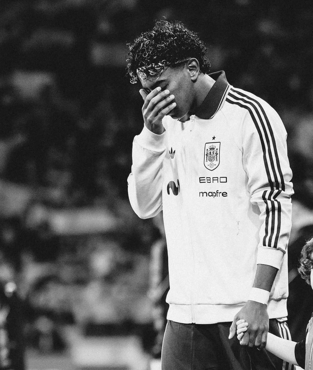 ShadesFrance's tweet photo. Lamine Yamal a répondu au chant islamophobe qui a retenti hier à Barcelone lors du match Espagne - Égypte :

« Je suis musulman, alhamdulillah.

Hier dans le stade, on a entendu le chant « celui qui ne saute pas est musulman ». Je sais que c’était pour l’équipe adverse et que ce n’était pas personnel contre moi, mais en tant que musulman, ça reste un manque de respect et quelque chose d’intolérable.

Je comprends que tous les fans de la sélection ne sont pas comme ça, mais pour ceux qui chantent ça : utiliser une religion pour chambrer dans un stade fait de vous des personnes ignorantes et racistes. »