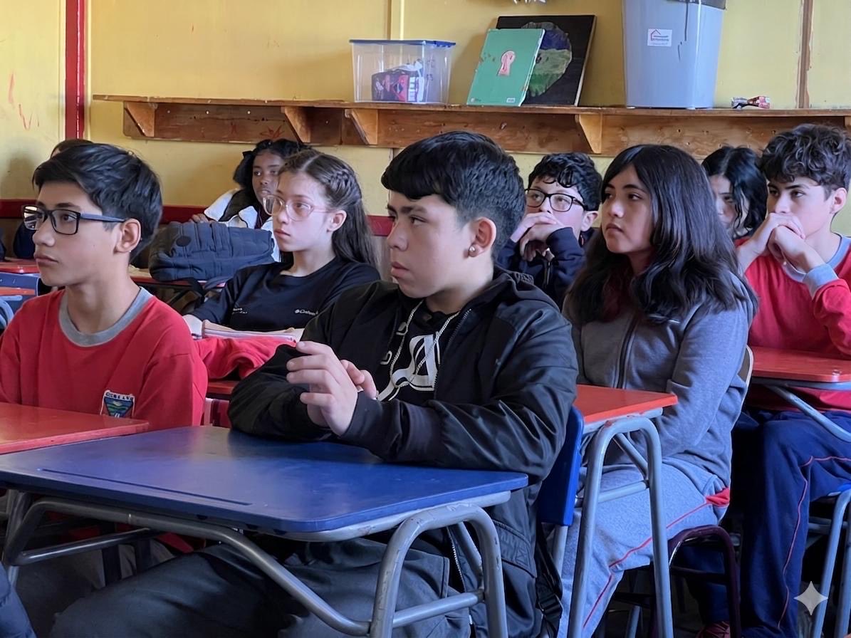 El Liceo Aytue coordinó un ciclo de charlas preventivas con la Dirección de Seguridad Pública del Municipio de Castro, dirigidas a estudiantes desde 5° básico a 4° medio, en temas como 
la Ley de Responsabilidad Penal Adolescente, la violencia de género y prevención del bullying.