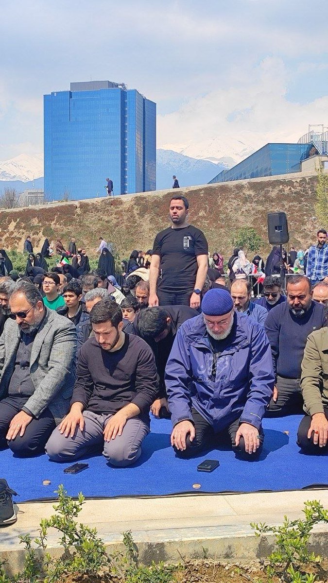smksh97's tweet photo. آن سلبریتی که باید تمجید شود چنین شاخصه‌ای داره 
نه صرفاً حضور خنثی در هلال احمر https://t.co/yNe0sYQZBw