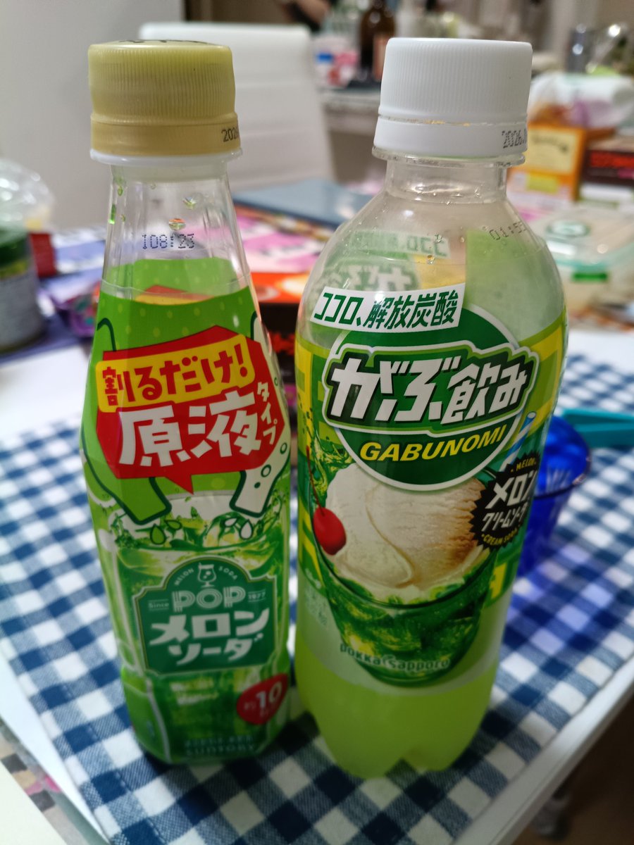epa12000's tweet photo. メロンソーダ原液をメロンソーダで割る暴挙 https://t.co/VfsQ7nxXH6