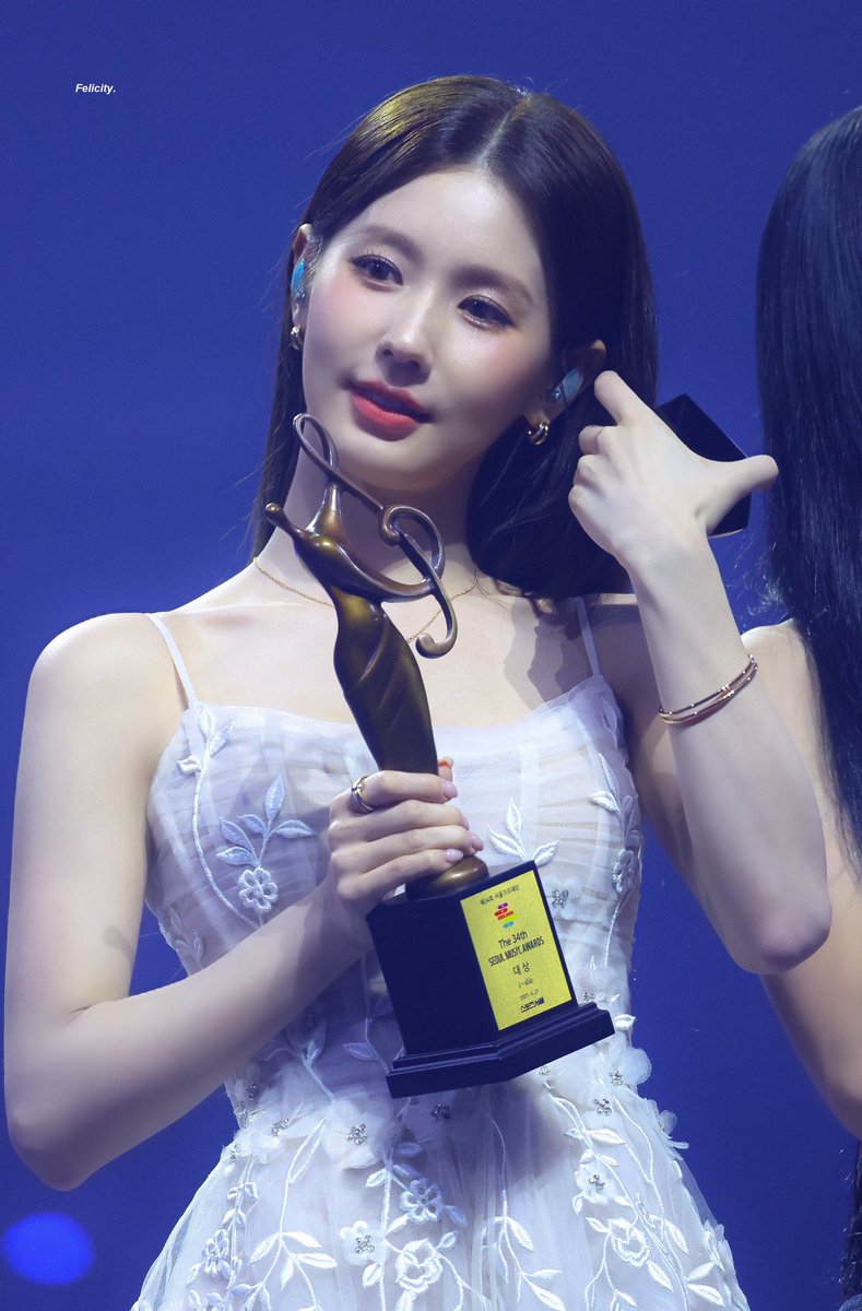 𝘍𝘦𝘭𝘪𝘤𝘪𝘵𝘺. tweet media