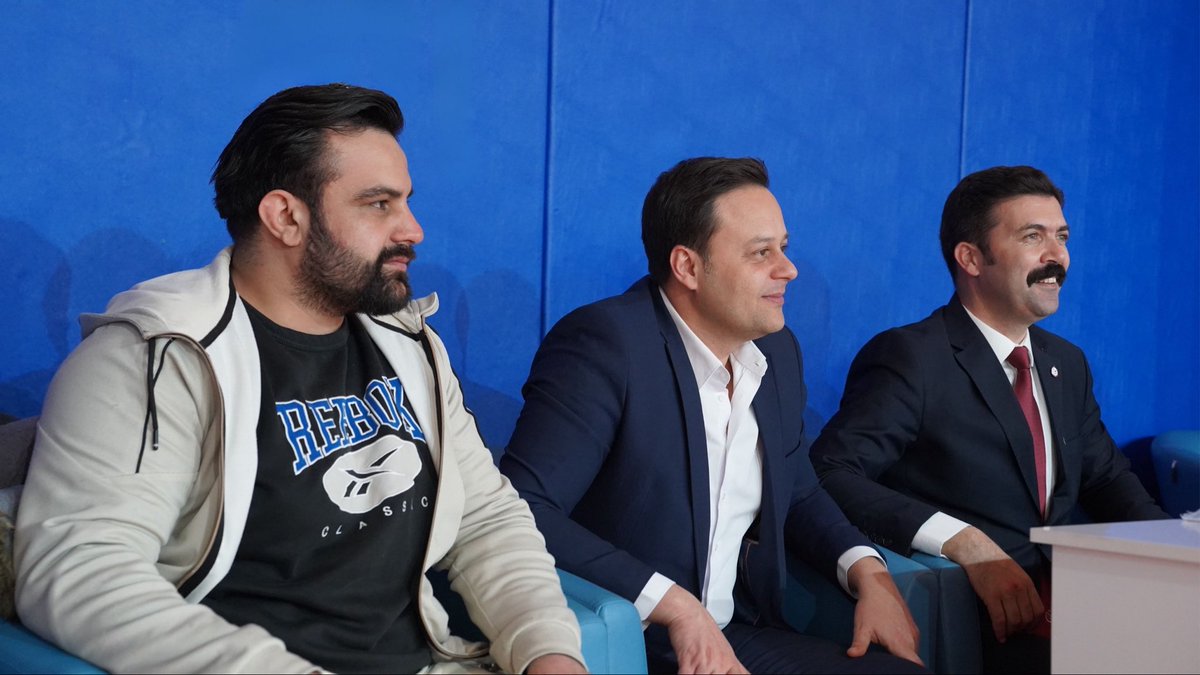 🏐 YURTLİG Voleybol Akdeniz Bölge Şampiyonası’nda 1. gün tamamlandı.

İl Müdürümüz Murat Çağrı Kaya müsabakaları yerinde takip ederek sporcularla bir araya gelip başarılar diledi.

Tüm sporcu ve idarecilerimize başarılar diliyoruz. 👏