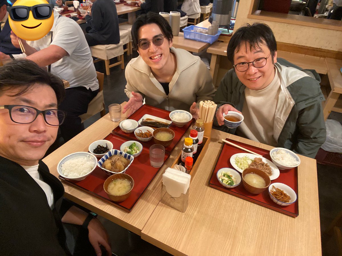 【『ラン＆ガン』ランチ報告】
先日は《新宿六》さんで唐揚げ定食！
食べ応えのある揚げたての唐揚げが最高！
次は売り切れだった厚切り生姜焼きを食べる！
本日は《かっぽうぎ》さんのランチ！
気分に合わせてメインと小鉢が選べてご飯と味噌汁がおかわり自由で最高！
#これがKODEKA #新宿 #ランチ