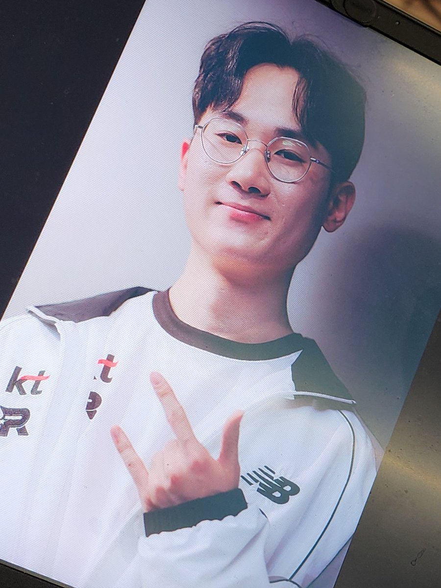 park tweet media