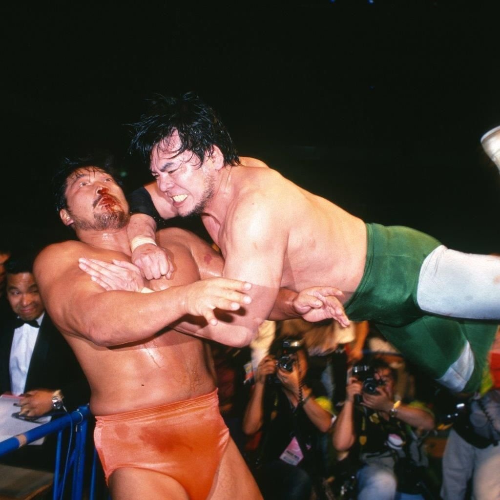 Diving Forearm by Mitsuharu Misawa on to Kenta Kobashi💥