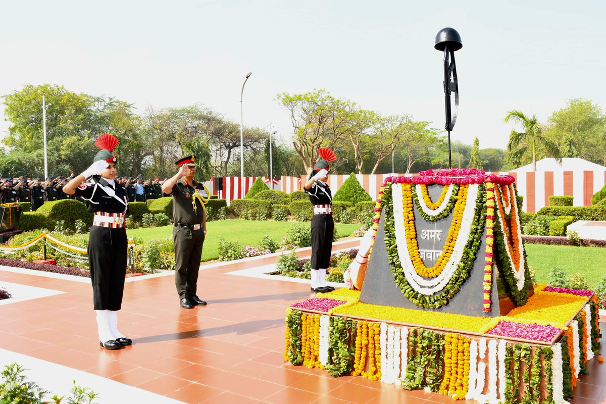NorthernComd_IA's tweet photo. लेफ्टिनेंट जनरल प्रतीक शर्मा, #ArmyCdrNC एवं उत्तरी कमान के सभी पदों की ओर से #StrikeOne के समस्त सैन्य कर्मियों, पूर्व सैनिकों एवं उनके परिवारजनों को 62वें स्थापना दिवस के अवसर पर हार्दिक शुभकामनाएं।

इस अवसर पर, लेफ्टिनेंट जनरल वी हरिहरन, GOC #StrikeOne, ने युद्ध स्मारक पर श्रद्धांजलि अर्पित करी ।

Lt Gen Pratik Sharma, #ArmyCdrNC and all ranks of #NorthernCommand extend heartfelt greetings & best wishes to all personnel, veterans and families of #StrikeOne on the occasion of their 62nd Raising Day.

To mark the occasion, Lt Gen V Hariharan, GOC #StrikeOne, laid a wreath at the War Memorial, honouring the valiant sacrifices of the #Bravehearts.
 
#AlwaysInCombat 
#NationFirst
#ForceOfDecision

@adgpi