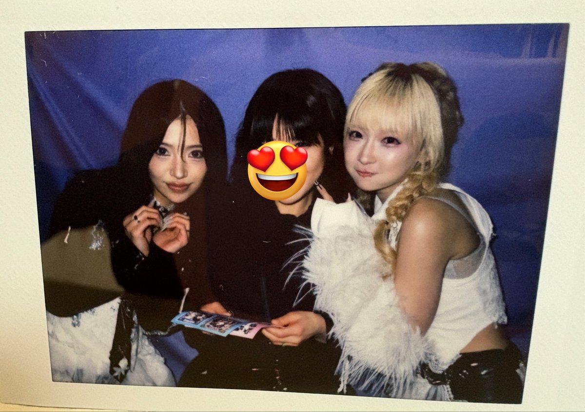 れいちゃんの美女感やばいくせに、オタク見つけた時の反応赤ちゃんで可愛いし、歌声は最高で、、りえちゃんのお口も肩だしも可愛いのに、魅せ方と蹴り上手すぎて、、髪型も似合ってた。

昨日を思い返しては楽しかったなぁとしみじみ😂次は夏に行けるかなぁ。
楽しみに頑張ってる💪