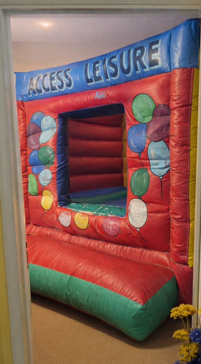 Roofuzz 25 @inflatedRoo🎈🦊 tweet media