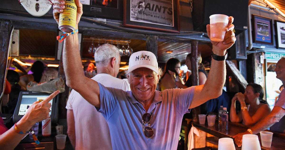 🎶Talk about a standing ovation
Everybody take a bow
But don't talk about tomorrow tonight
I Love The Now🎶

#JimmyBuffett

#FinsUp
#BubblesUp
🦈🆙️
🫧🆙️