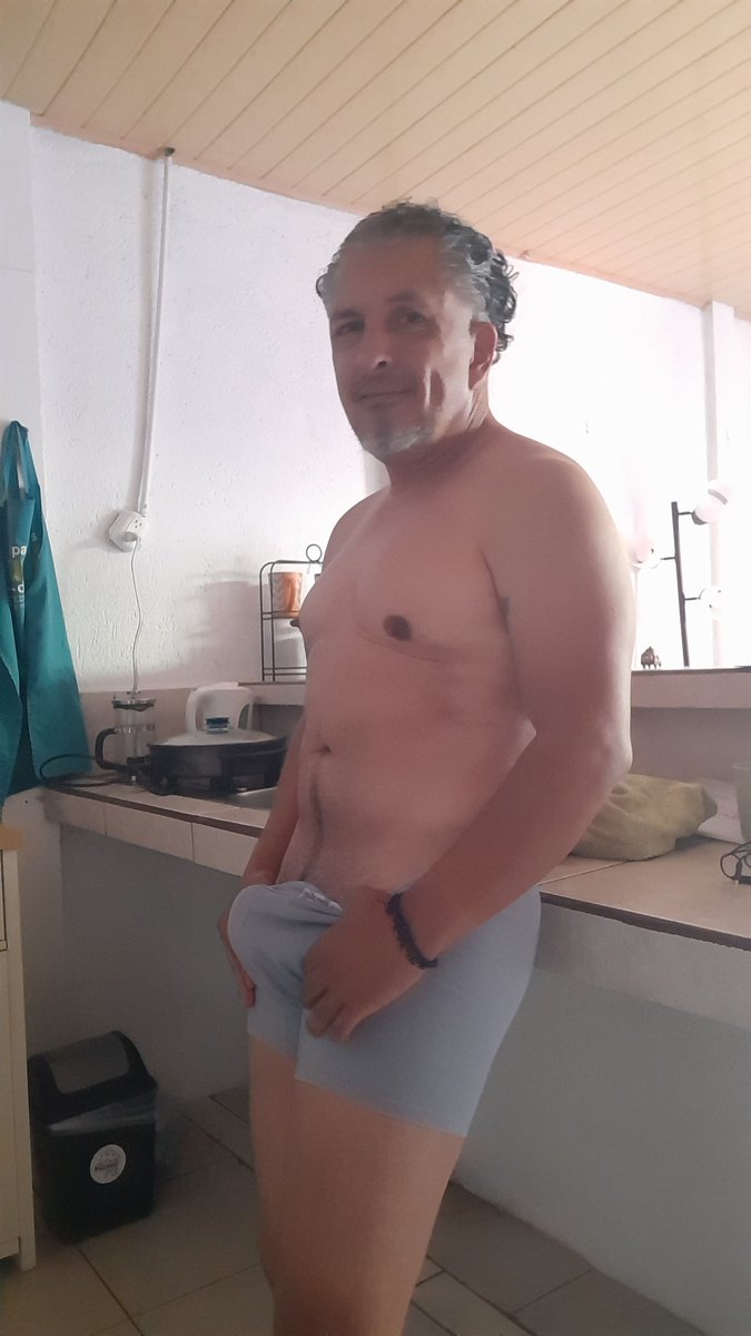 1-04-2026 🌟🔥🌞 
Buenos días, good morning, bom dia 💪😀

#GoodMorning #BuenosDias #bomdia #actitud  #masculino #1976 #calestenia

Ven
intimo.ness-fitness.com/membresias
.
#intimo #hombremasculino #masde40 #coachfitness #actitud #lantinsilverfox #masculinidad #energiavital #talcomosoy