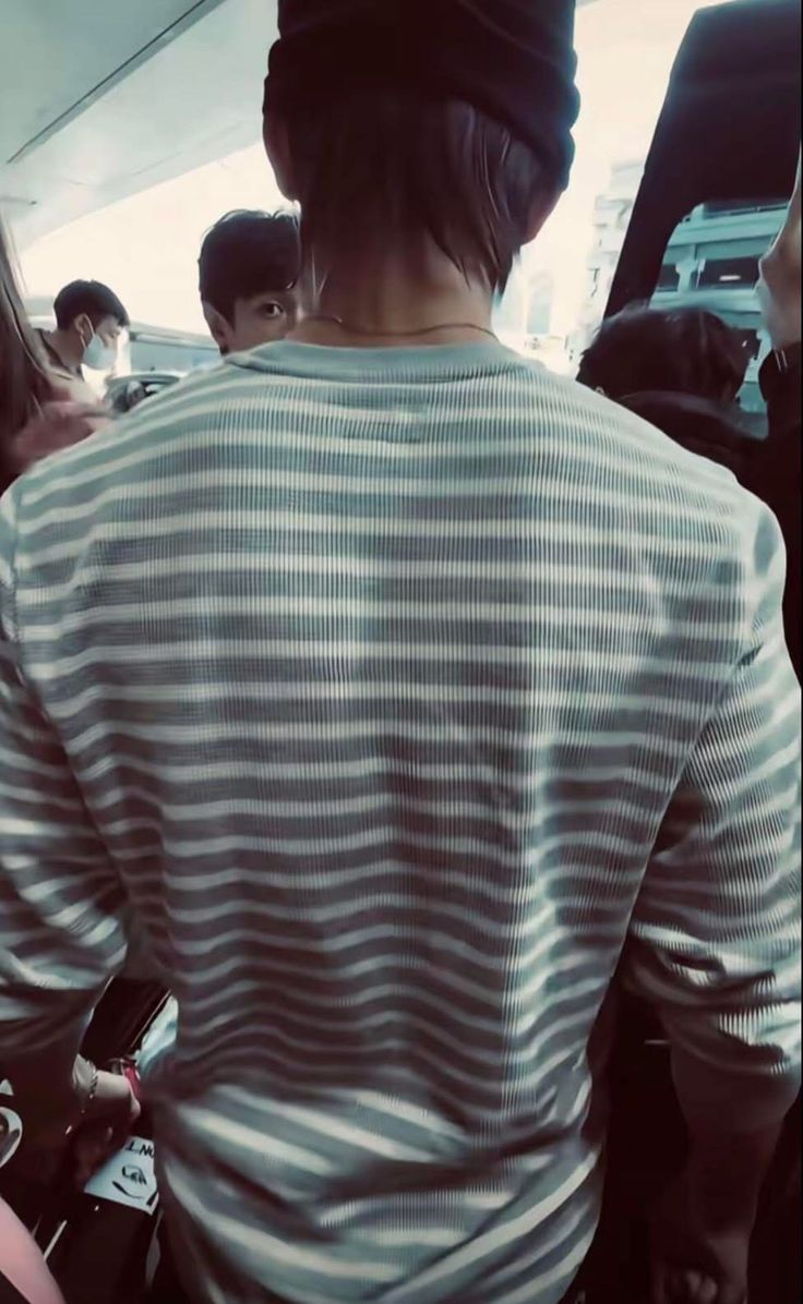 ashજ⁀➴ #redred !!𓏲✩ tweet media