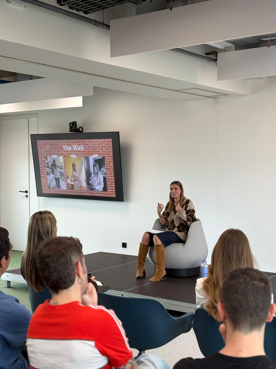 Socialpoint tweet media