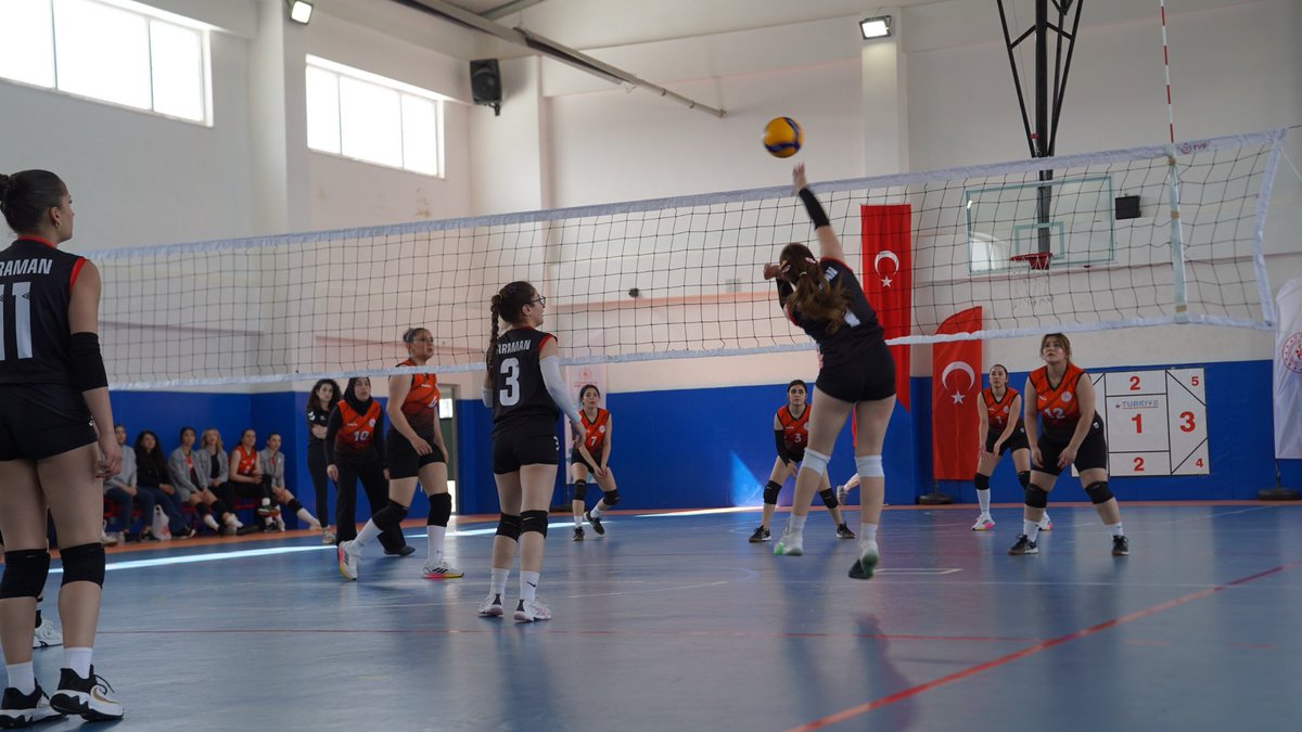 🏐 YURTLİG Voleybol Akdeniz Bölge Şampiyonası’nda 2. gün tamamlandı.

İl Müdürümüz Murat Çağrı Kaya müsabakaları yerinde takip ederek sporcularla bir araya gelip başarılar diledi.

Tüm sporcu ve idarecilerimize başarılar diliyoruz. 👏