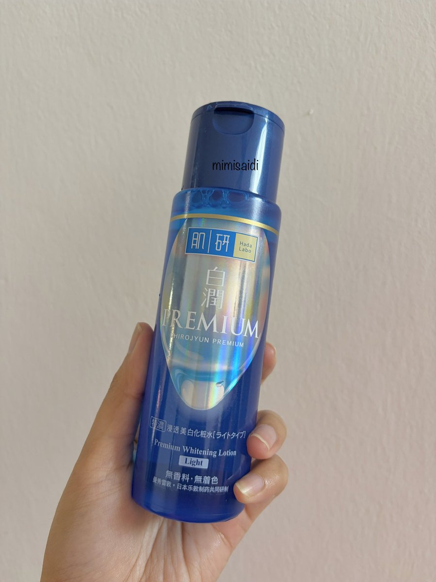 Yang nak muka cerah, putih, glowing tolong beli Hada Labo botol biru ni!!! Muka i punya kusam pucat sebelum ni tak habis sebotol lagi pakai skin dah makin cerah, parut jerawat pun makin pudar. Tak tipu wehhh 😭😭￼