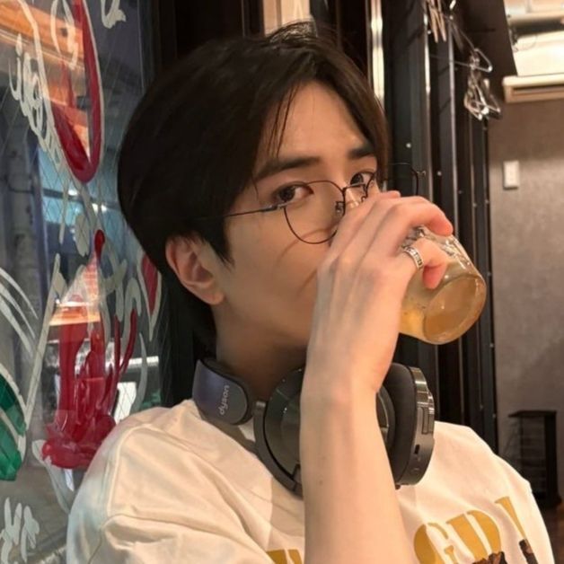 selfolssi ♤ tweet media