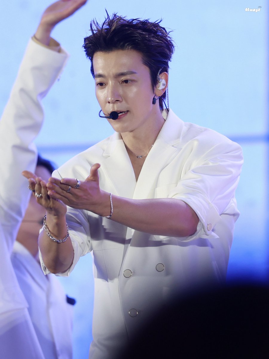 250531

#SUPERJUNIOR #슈퍼주니어
#DONGHAE #동해
#AprilFoolsDay