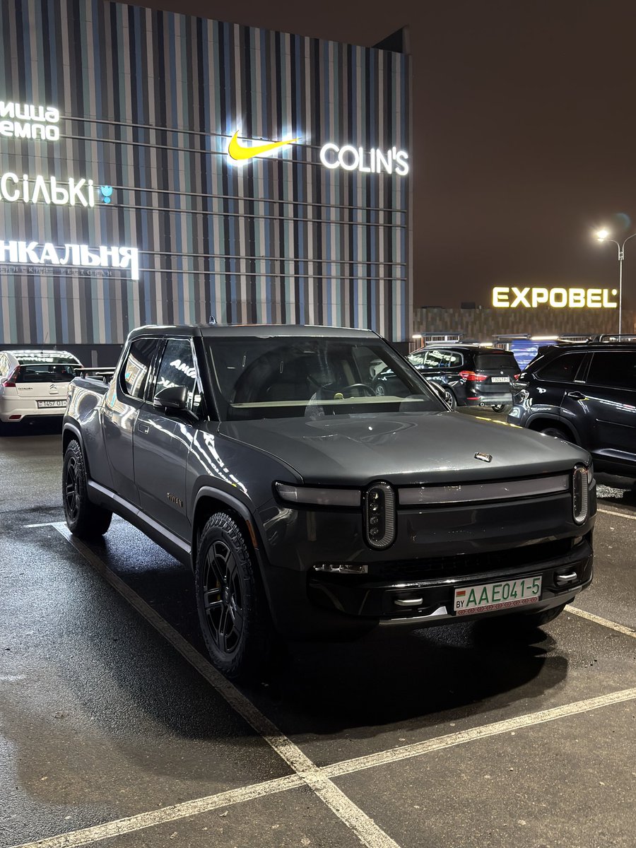 парень на синем нло tweet media