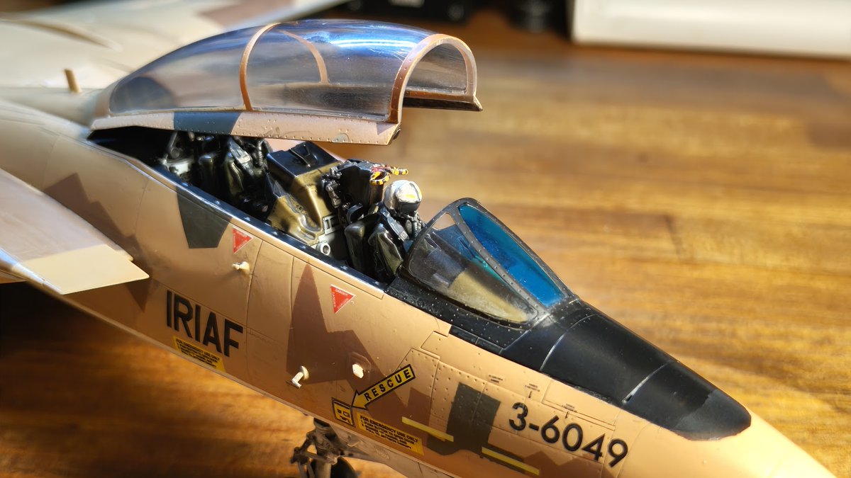 ててす tweet media