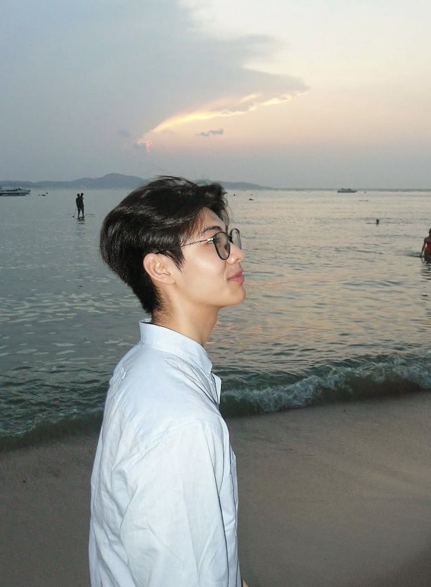 GOTx99CoD's tweet photo. ธีร์เวฟ กับ ทะเล เป็นอะไรนี่โคตรจะเป็นของคู่กัน🫣👀 #ท่านโปรดคลื่น #theewave https://t.co/58gx0nlffs