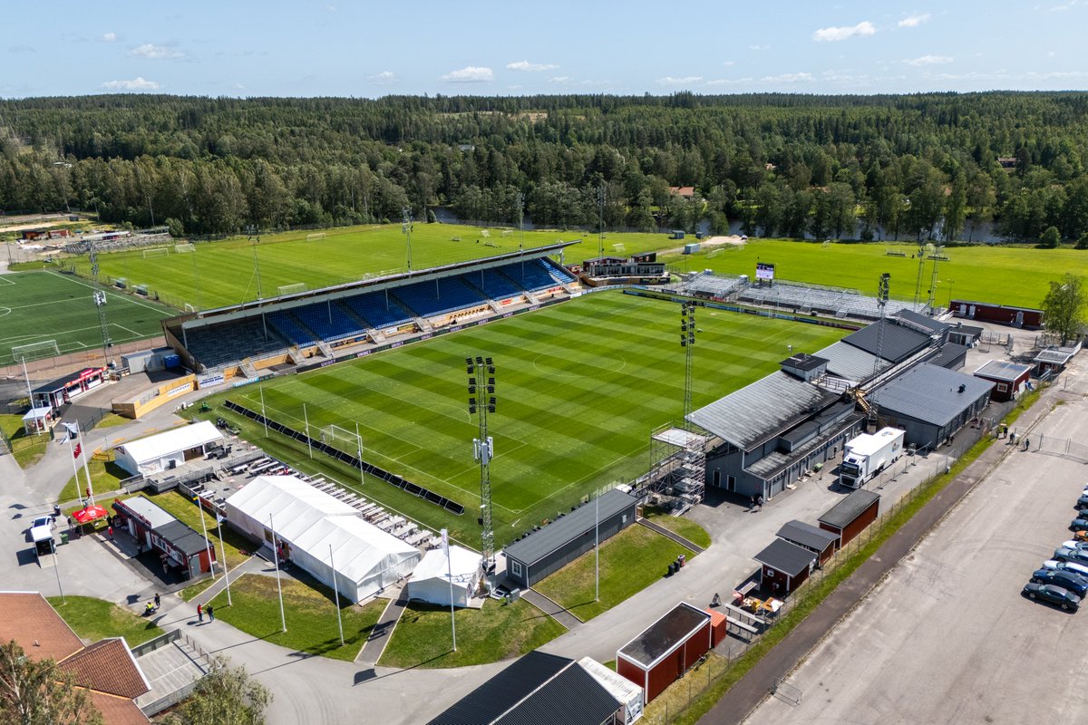 📣 Viktigt meddelande till allmänheten: Hemmapremiären spelas på Stora Valla!

Degerfors IF fick efter en rutinmässig kontrollbesiktning under onsdagseftermiddagen beskedet att Stora Vallas gräsmatta är godkänd för spel i premiärmatchen mot Sirius. 

Läs mer: