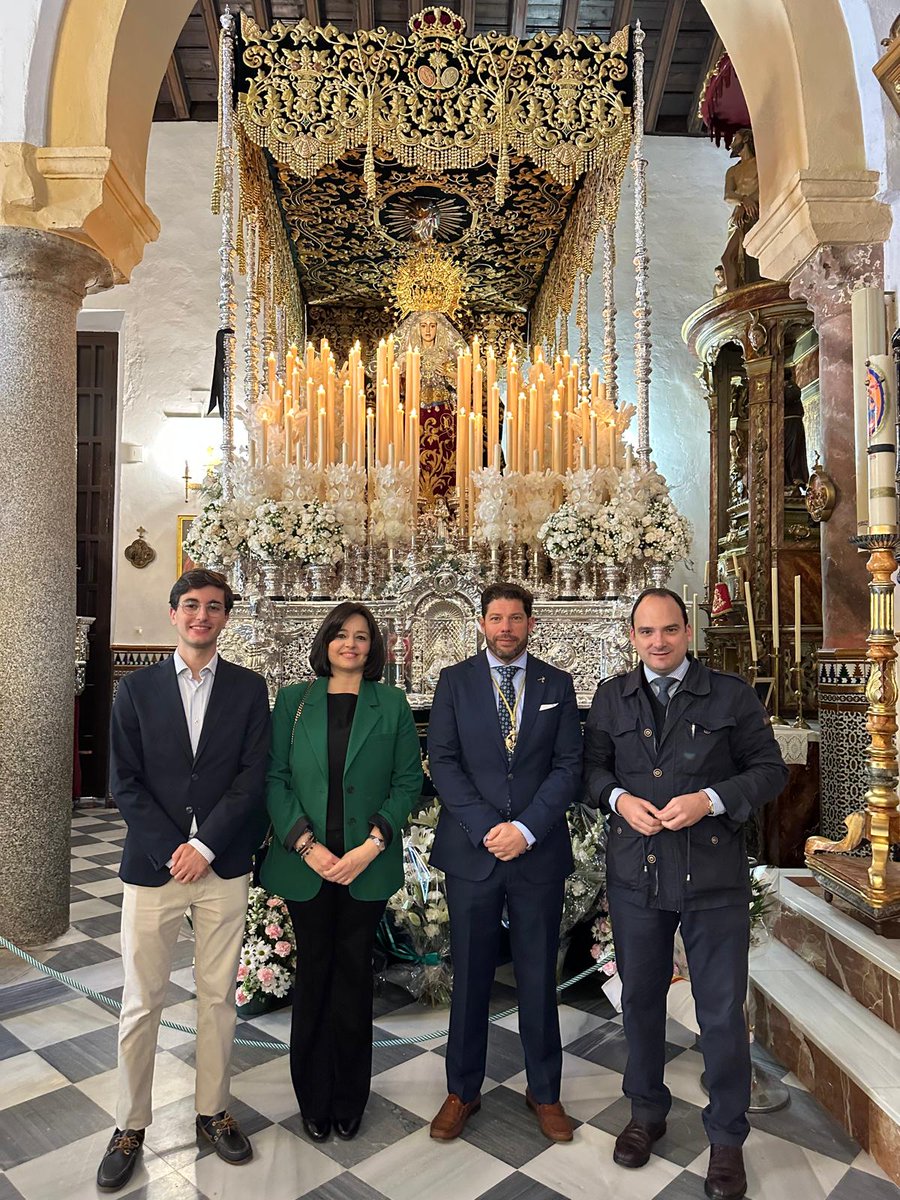 Hoy  #MiércolesSanto,  día de la Salud en La Rinconada. ⛪️✨ 
Gracias a  <a href="/MuleroPatricio/">patrimuler</a>, Hermano Mayor de la @hdaddelaSalud por recibirnos en nuestra ofrenda a la Virgen de la Salud el día de su salida procesional desde la Parroquia de las Nieves.
@Rafa_belgom <a href="/Gonzaloalbendiz/">gonzaloalbendiz45</a>