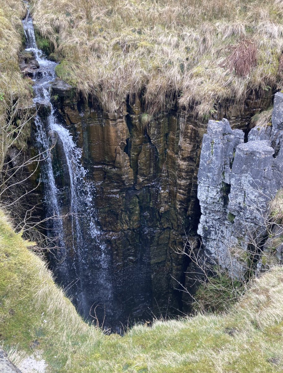 RiponGrammarSch's tweet image. Day 3 of Gold DofE 🥾
All 5 teams are through Checkpoint 1 at Thwaites and taking on Great Shunner Fell (700m) via the Pennine Way. Passing the famous Buttertubs on the way!
Next stop: Hawes for the final camp ⛺
#beyondtheclassroom #challenge #DofE  #boardingschool #yorkshire
