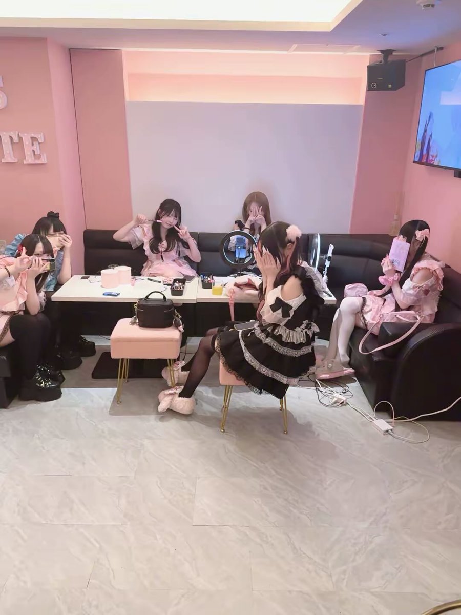 missnote_'s tweet photo. 家族会議中⚠️
何を話してるでしょーーか！ https://t.co/begTLZiyjl