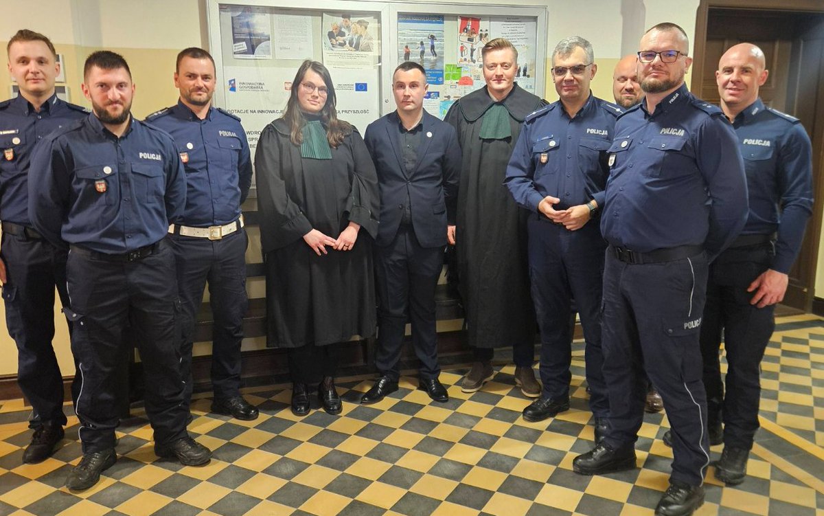 Służby w akcji tweet media