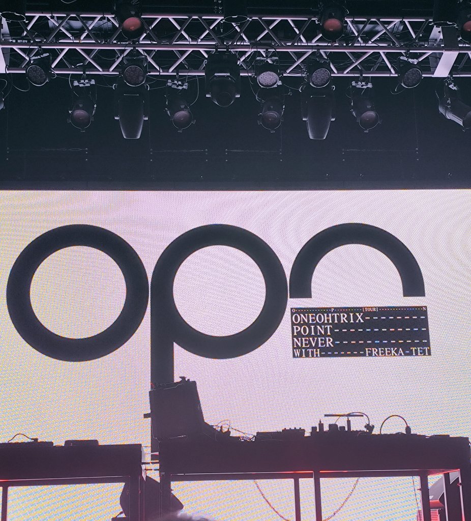 FrozenFriends tweet media