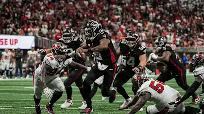 FalconsMOF's tweet photo. Falcons get to 8-8 on the season after 23-13 win vs TB.  Despite giving up 156 yards rushing to RB B Irving, the difference in the game was the 2 ints the Falcons got, 1 in the redzone to hold back a Bucs score. 1 game vs Seahawks to decide playoff berth @MOFLeagues #MOFS85Wk17 https://t.co/h3tAiCHtUt