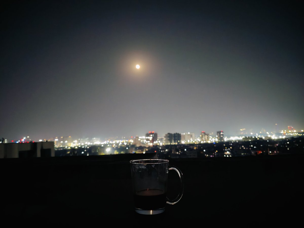 defiantsunfloer's tweet image. Everybody tries best to add new definitions of Love; but alas! none could ever teach how to erase memories of Love that existed.

🌻

#writing under the #fullmoon #poetry 📸