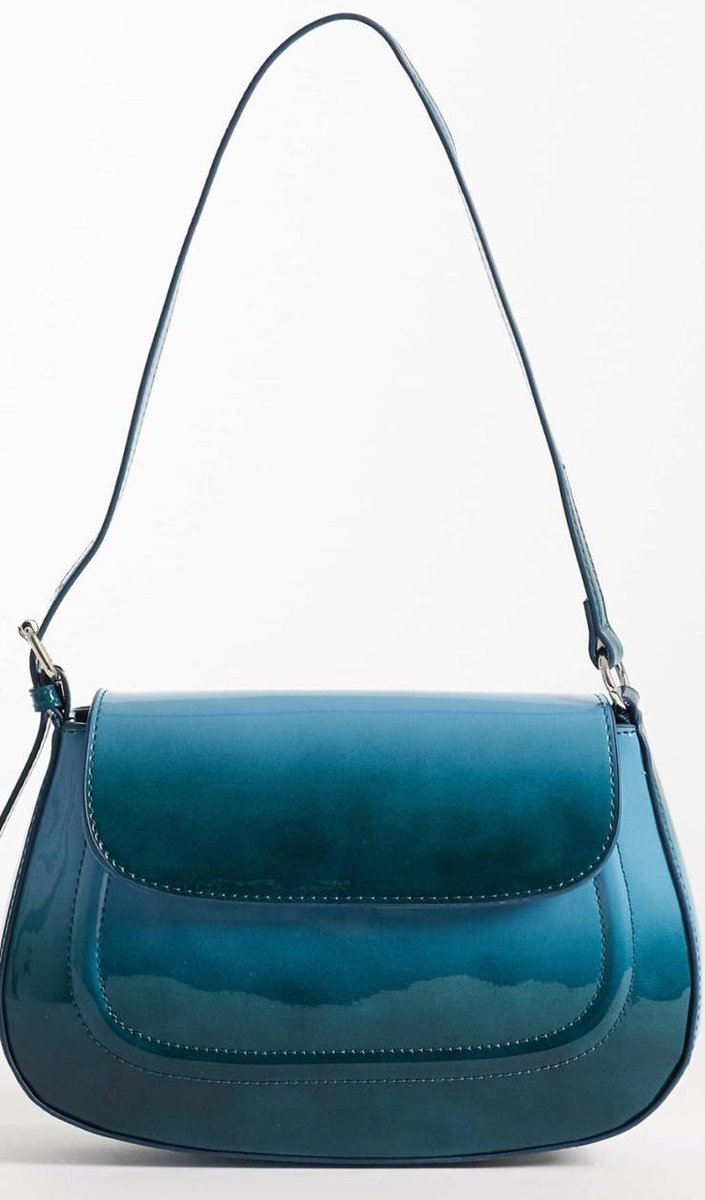 urielsfinds's tweet photo. ⭐ ASOS DESIGN
high shine flap shoulder bag in ombre blue

🛍️ Price is ₦ 70,000

💬 DM me to get started!  
🔁 Like, retweet, and follow for more style tips and exclusive finds https://t.co/xFe3Dk8HWD