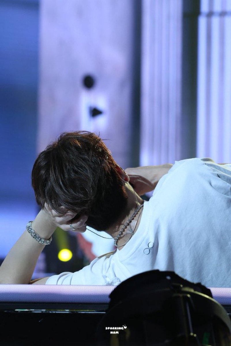 del🌱only우현 tweet media