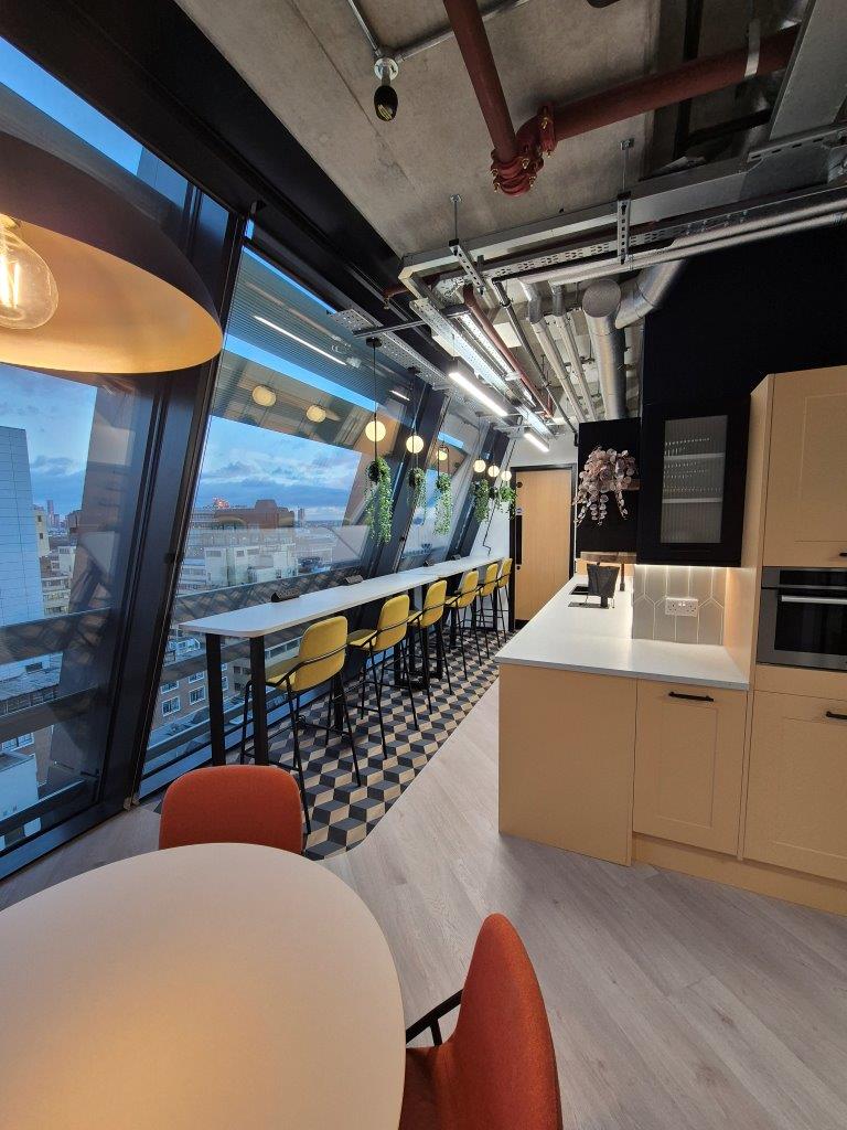 ProjectsNiche's tweet image. A great workplace goes beyond the desks.
Thoughtfully designed tea points and breakout spaces give teams the opportunity to step away, connect and recharge, creating a better balance between focus and productivity.
-
#nicheprojects #corporatedesign #workspaceinterior