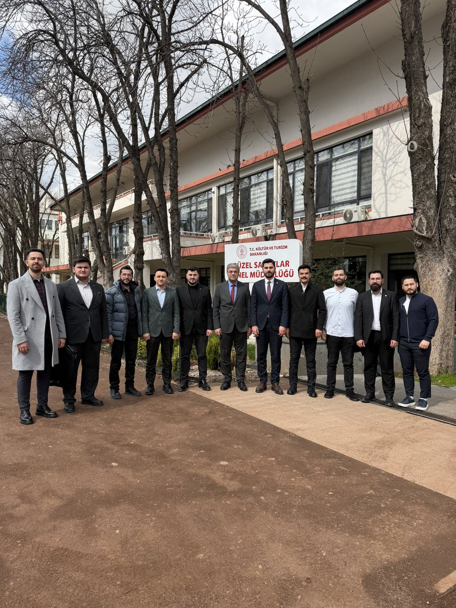 gencbirlik06's tweet photo. Kurucu Genç Birlik İzmir Başkanımız Sayın Hüseyin Yalçın Çakar’ın Güzel Sanatlar Genel Müdür Yardımcılığı görevine atanması hasebiyle kendilerini makamında ziyaret ettik.
Nazik kabulleri ve ev sahiplikleri dolayısıyla kendilerine teşekkür eder, yeni görevlerinde başarılar dileriz https://t.co/jsPc4tv6Sf